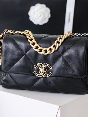CHANEL CC 19 FLAP BAG MEDIUM IN SHINY LAMBSKIN